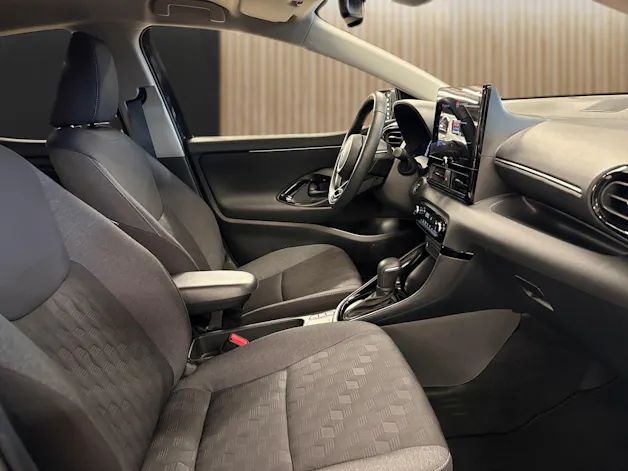 Toyota Yaris 1.5 VVT-i HSD Trend