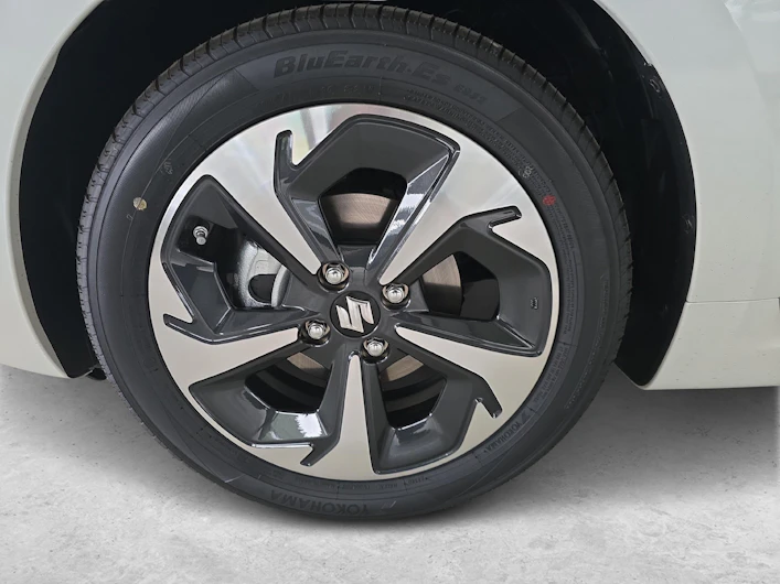 immagine del veicolo SUZUKI SWIFT