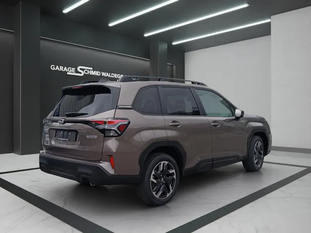 Subaru Forester Station 2.0i e-Boxer Swiss Plus