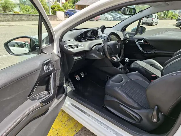Peugeot 208 1.6 THP Allure