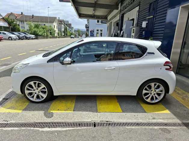 Peugeot 208 1.6 THP Allure