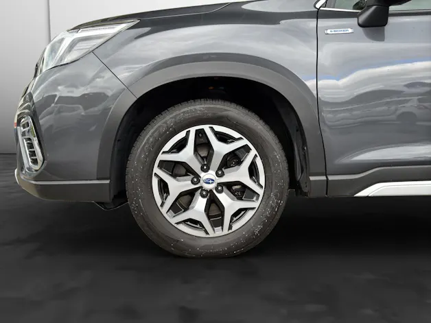 Subaru Forester Station 2.0i e-Boxer Swiss Plus