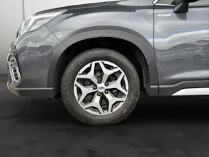 Subaru Forester Station 2.0i e-Boxer Swiss Plus