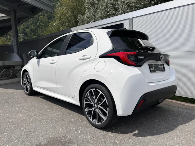 Toyota Yaris 1.5 VVT-i HSD Trend