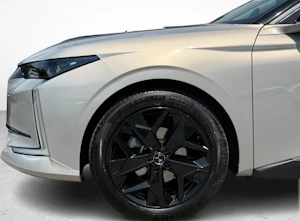 Fahrzeugbild DS AUTOMOBILES 4 1.2 Hybrid Ligne Noire