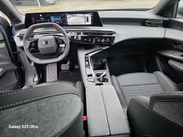 Peugeot 3008 1.2 Hybrid Allure