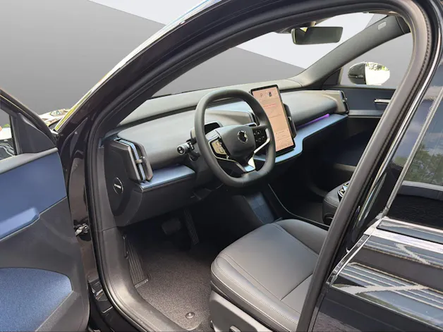 Volvo EX30 E60 Plus Swiss Black Edition