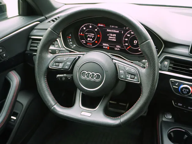 Audi A4 Avant 2.0 TDI S line quattro S-Tronic