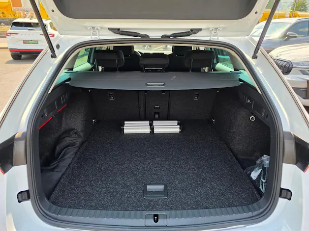 SKODA Octavia Combi 2.0 TDI DSG Selection