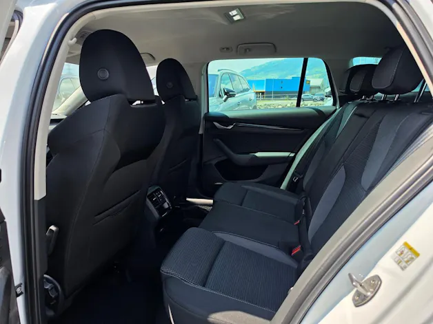 SKODA Octavia Combi 2.0 TDI DSG Selection