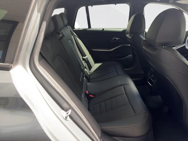 BMW 330e xDrive Touring