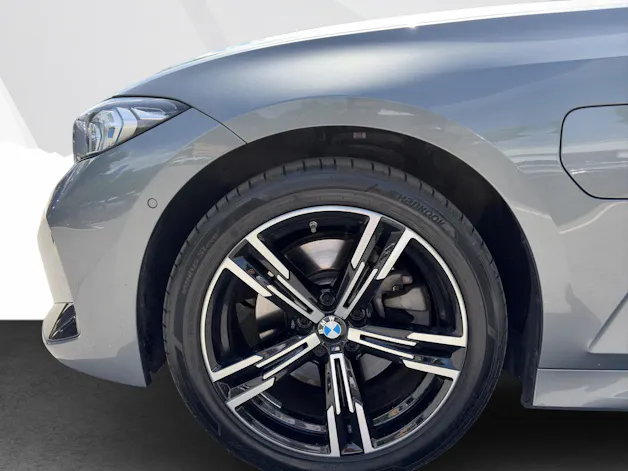 BMW 330e xDrive Touring