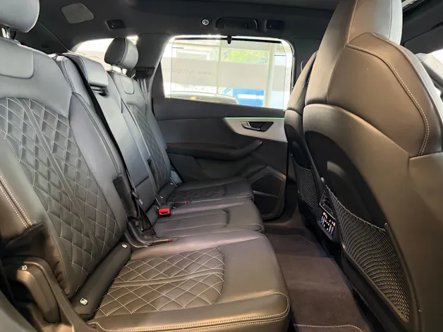 Audi SQ7 TFSI quattro | CH | Gar. 06/2029 | EXCLUSIVE LACKIERUNG | Nachtsicht | Massage+Belüftung | Allradlenkung | AHK | 7 Sitz |