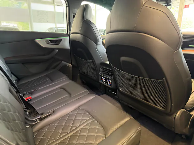 Audi SQ7 TFSI quattro | CH | Gar. 06/2029 | EXCLUSIVE LACKIERUNG | Nachtsicht | Massage+Belüftung | Allradlenkung | AHK | 7 Sitz |