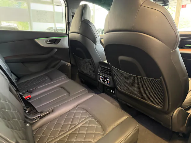 Audi SQ7 TFSI quattro | CH | Gar. 06/2029 | EXCLUSIVE LACKIERUNG | Nachtsicht | Massage+Belüftung | Allradlenkung | AHK | 7 Sitz |