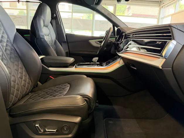 Audi SQ7 TFSI quattro | CH | Gar. 06/2029 | EXCLUSIVE LACKIERUNG | Nachtsicht | Massage+Belüftung | Allradlenkung | AHK | 7 Sitz |