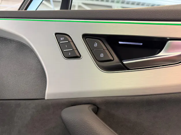 Audi SQ7 TFSI quattro | CH | Gar. 06/2029 | EXCLUSIVE LACKIERUNG | Nachtsicht | Massage+Belüftung | Allradlenkung | AHK | 7 Sitz |