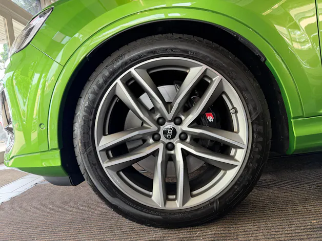 Audi SQ7 TFSI quattro | CH | Gar. 06/2029 | EXCLUSIVE LACKIERUNG | Nachtsicht | Massage+Belüftung | Allradlenkung | AHK | 7 Sitz |