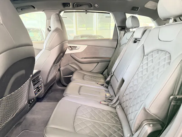 Audi SQ7 TFSI quattro | CH | Gar. 06/2029 | EXCLUSIVE LACKIERUNG | Nachtsicht | Massage+Belüftung | Allradlenkung | AHK | 7 Sitz |
