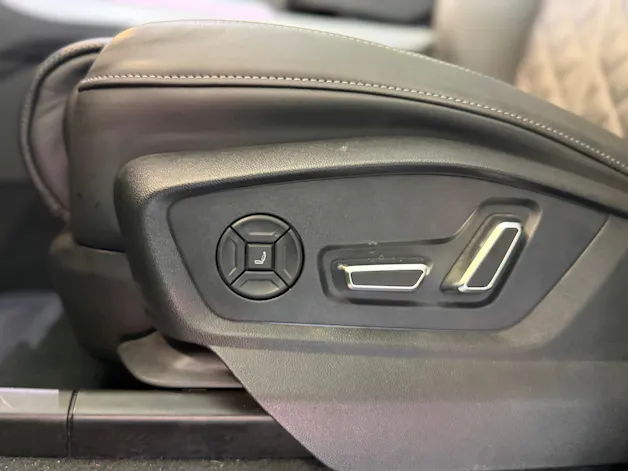Audi SQ7 TFSI quattro | CH | Gar. 06/2029 | EXCLUSIVE LACKIERUNG | Nachtsicht | Massage+Belüftung | Allradlenkung | AHK | 7 Sitz |