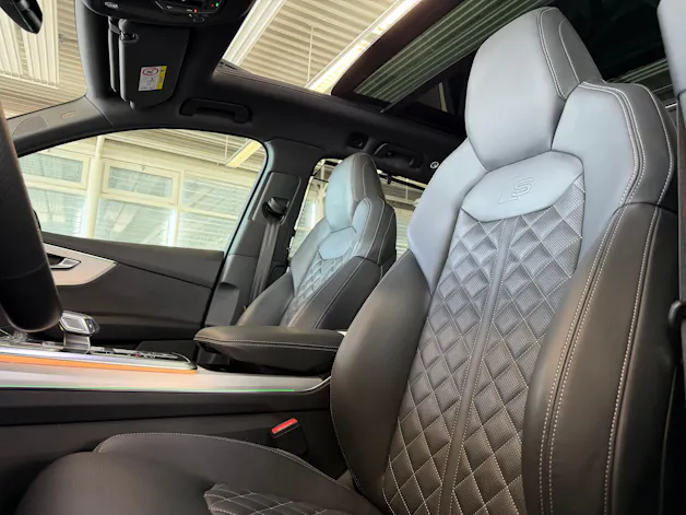Audi SQ7 TFSI quattro | CH | Gar. 06/2029 | EXCLUSIVE LACKIERUNG | Nachtsicht | Massage+Belüftung | Allradlenkung | AHK | 7 Sitz |