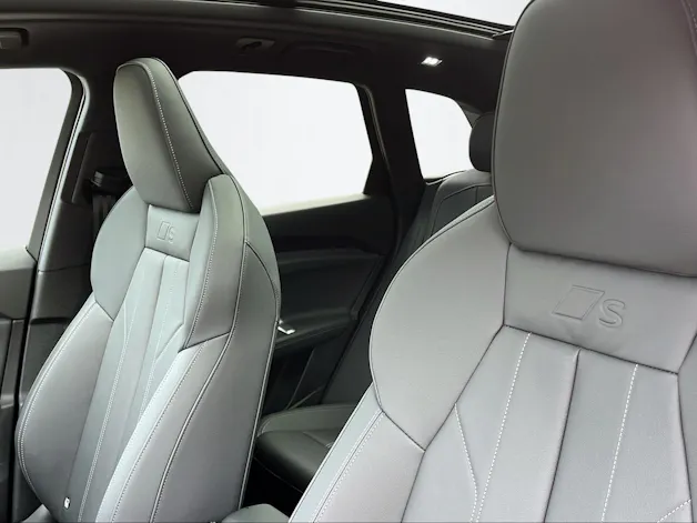 Audi Q5 SUV e-hybrid quattro 220 kW 2000ccm 299PS/220kW 4 Zylinder e-hybrid Benzin / elektrisch