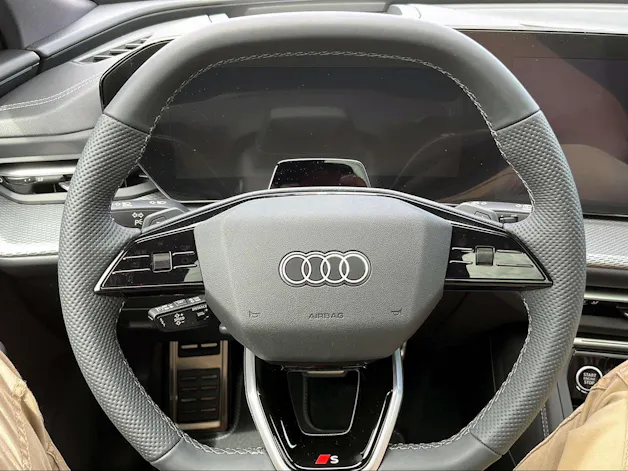 Audi Q5 SUV e-hybrid quattro 220 kW 2000ccm 299PS/220kW 4 Zylinder e-hybrid Benzin / elektrisch