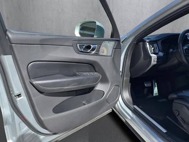 Volvo XC60 T8 eAWD R-Design Geartronic