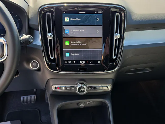 Volvo XC40 B4 Benzin Mild Hybrid Plus Dark DCT