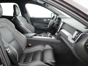 Volvo XC60 B5 Benzin Mild Hybrid AWD Plus Dark Geartronic