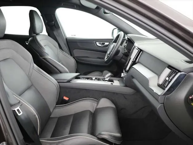Volvo XC60 B5 Benzin Mild Hybrid AWD Plus Dark Geartronic