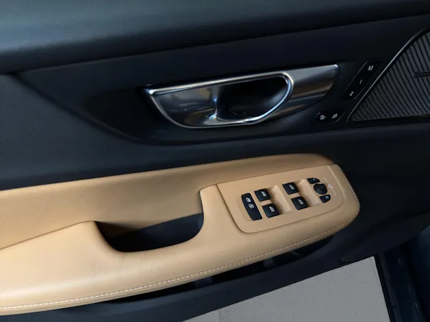 Volvo V60 T6 eAWD Plug in Hybrid Ultra Bright Geartronic