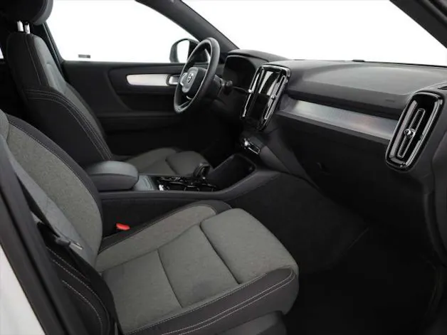 Volvo XC40 B3 Benzin Mild Hybrid Plus Dark DCT