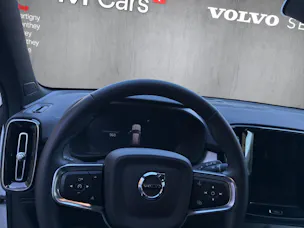 Volvo XC40 B3 Benzin Mild Hybrid Plus Dark DCT