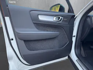 Volvo XC40 B3 Benzin Mild Hybrid Plus Dark DCT
