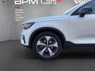 Volvo XC40 B3 Benzin Mild Hybrid Plus Dark DCT