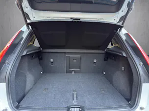 Volvo XC40 B3 Benzin Mild Hybrid Plus Dark DCT