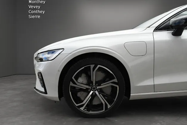Volvo V60 T8 eAWD Plug in Hybrid Ultra Dark Geartronic