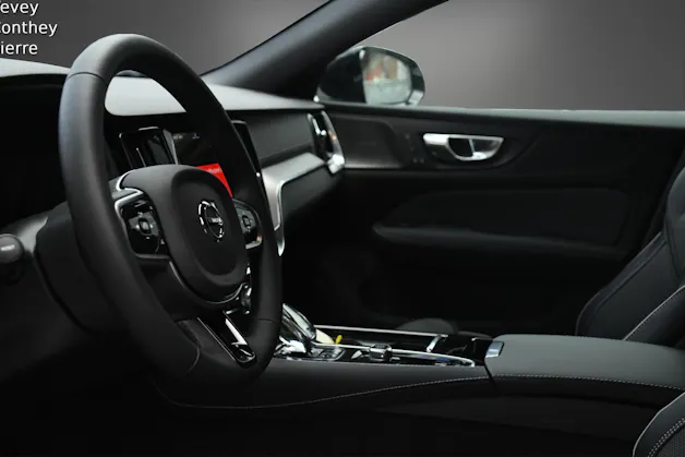 Volvo V60 T8 eAWD Plug in Hybrid Ultra Dark Geartronic