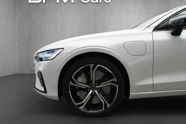 VOLVO V60 T8 eAWD Plug in Hybrid Ultra Dark Geartronic