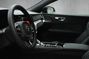 Volvo V60 T8 eAWD Plug in Hybrid Ultra Dark Geartronic