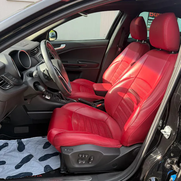 Alfa Romeo Giulietta 1750 TBi Veloce * LEDER ROT / PANORAMA-DACH / ZAHNRIEMEN ERSETZT*