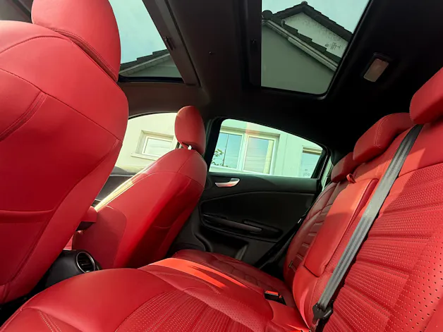 Alfa Romeo Giulietta 1750 TBi Veloce * LEDER ROT / PANORAMA-DACH / ZAHNRIEMEN ERSETZT*