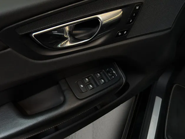 Volvo XC60 T8 eAWD R-Design Geartronic