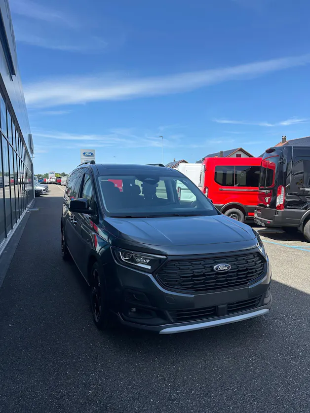 Ford TOURNEO CONNECT Grand 2.0 EcoB Active/122CV/Aut.