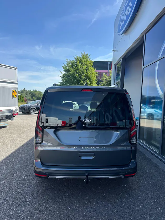 Ford TOURNEO CONNECT Grand 2.0 EcoB Active/122CV/Aut.