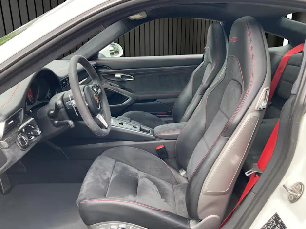 Porsche 911 Carrera 4 GTS