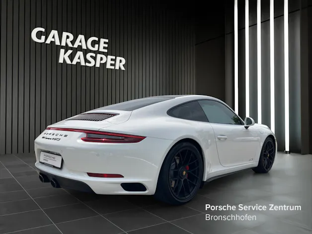Porsche 911 Carrera 4 GTS