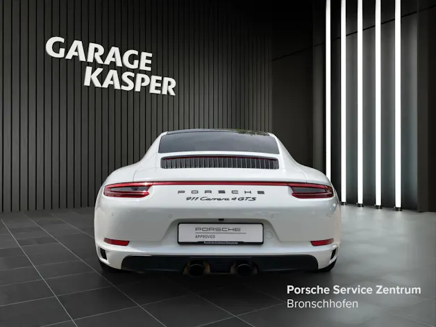 Porsche 911 Carrera 4 GTS