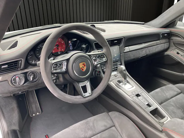 Porsche 911 Carrera 4 GTS